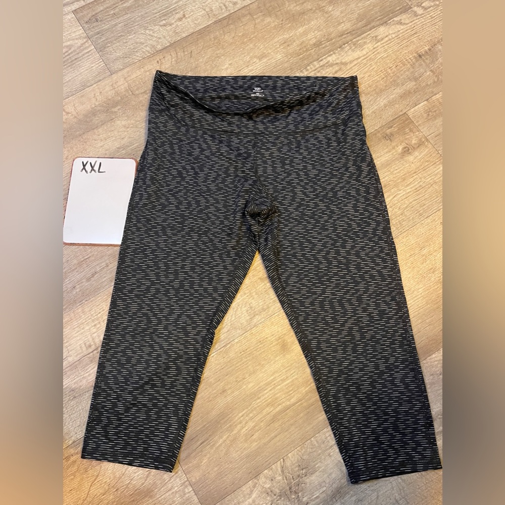 XXL C9 Capri Workout Leggings black/white pattern